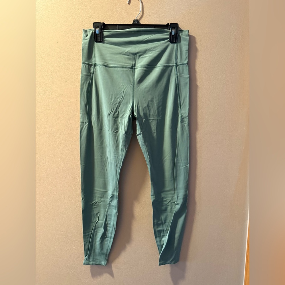 All in Motion Green Leggings with pockets!!